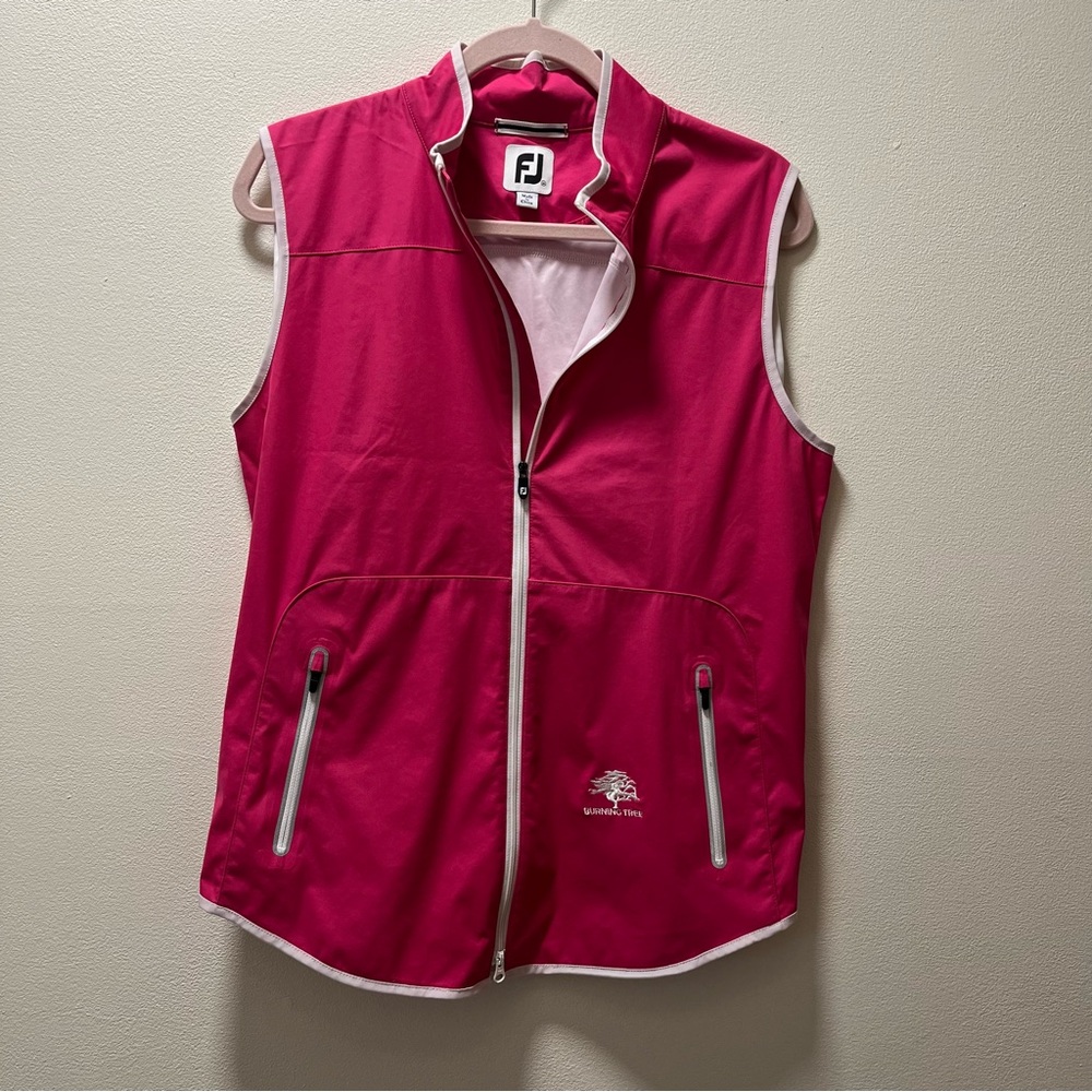 FootJoy Athletic Lightweight Water Resistant Golf Vest, W, Sz M, Vibrant Pink
